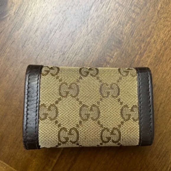 Authentic Gucci Monogram Key Holder - Picture 2 of 6